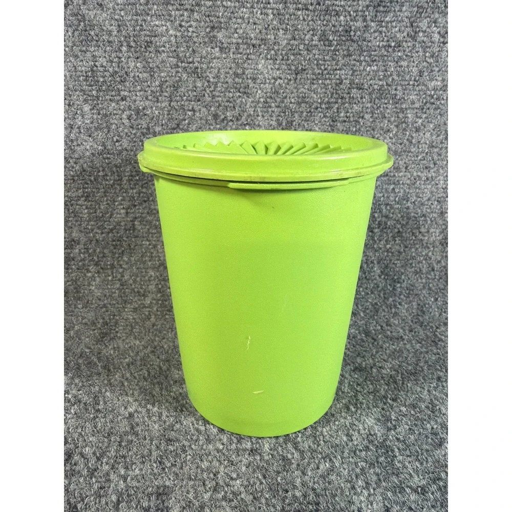 Vintage Tupperware Lime Green Servalier Canister 811-6 Sunburst Lid 6.75in